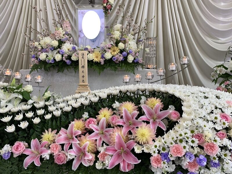 桜と百合の生花祭壇