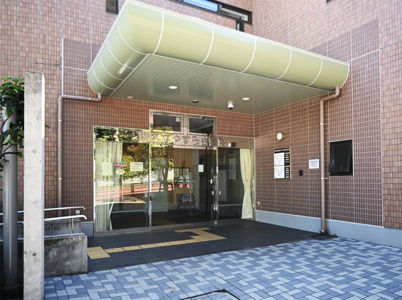 港区民斎場 やすらぎ会館 入口１