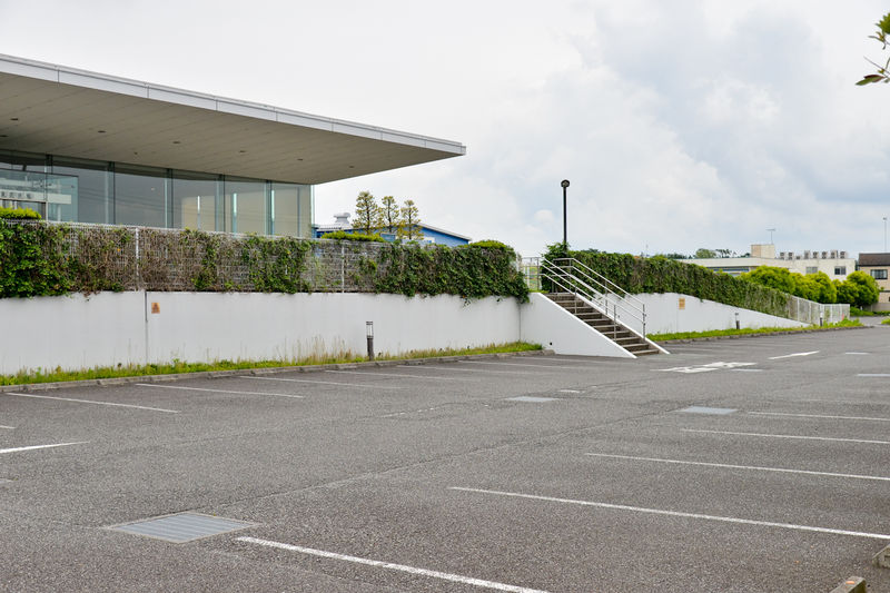 楢原斎場 駐車場1
