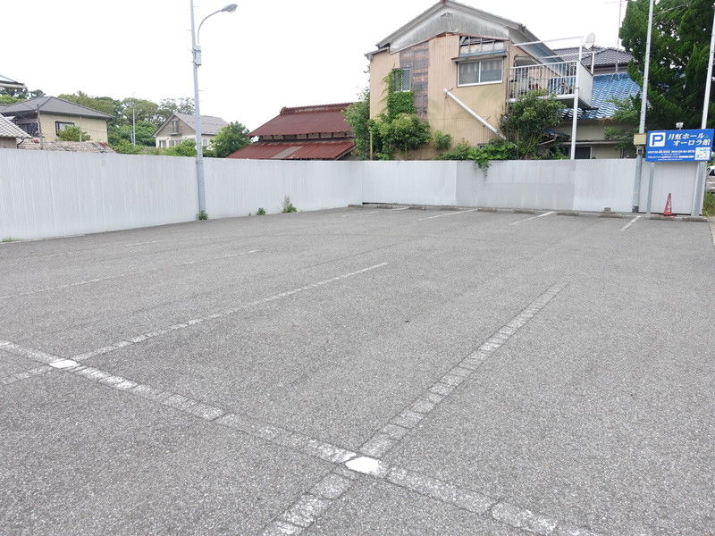 オーロラ館 駐車場
