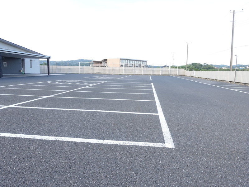 虹のホール 安房 駐車場