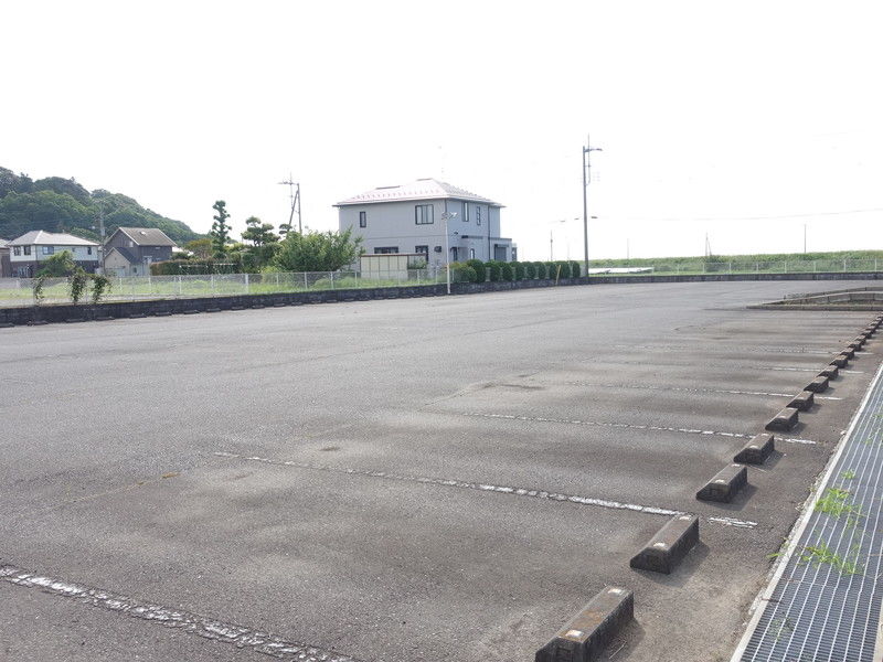 虹のホール さわら 駐車場