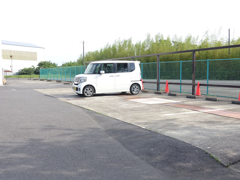 ハナホール 駐車場