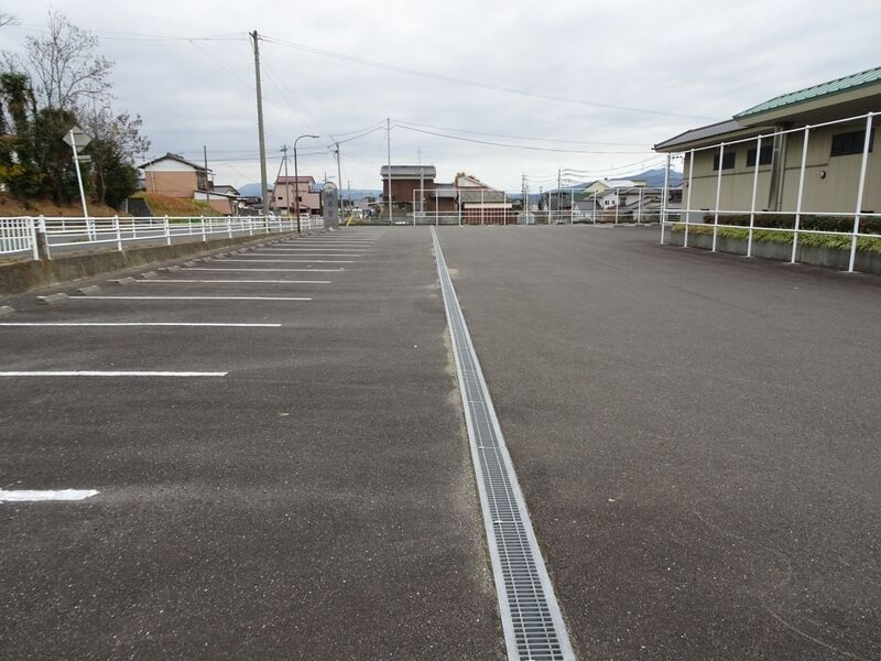 宇佐ながす斎場 駐車場２