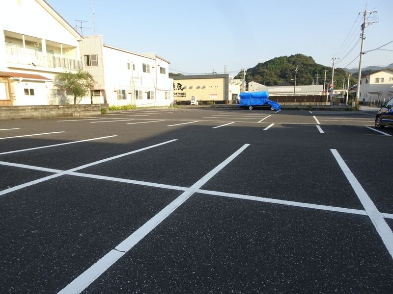 柴田斎場イセ会館 駐車場２
