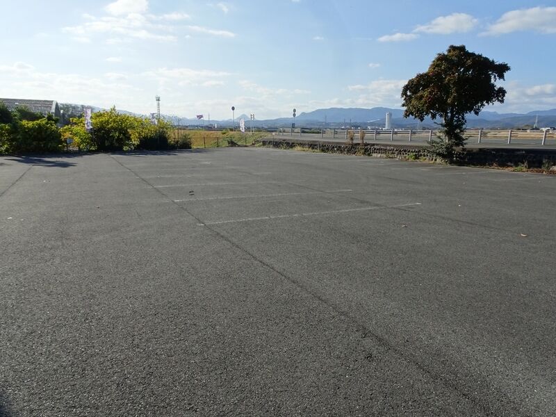 中津斎場 駐車場２