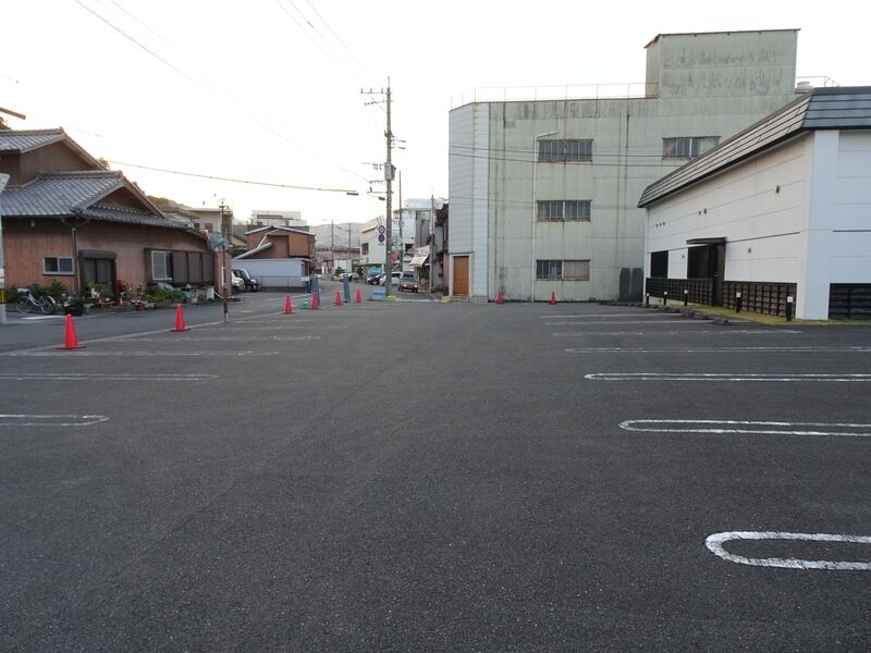 つくみ 駐車場１