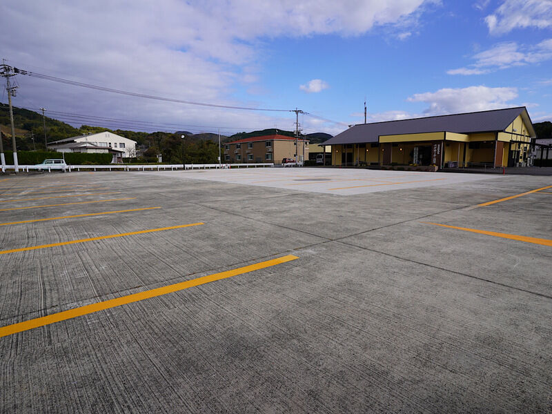 ベルホール鹿町 駐車場1