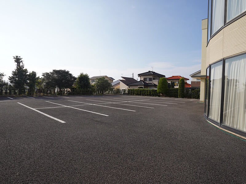 シティホール竹松会館 駐車場1