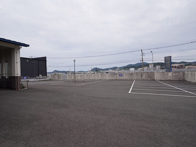 さくら会館三重 駐車場2
