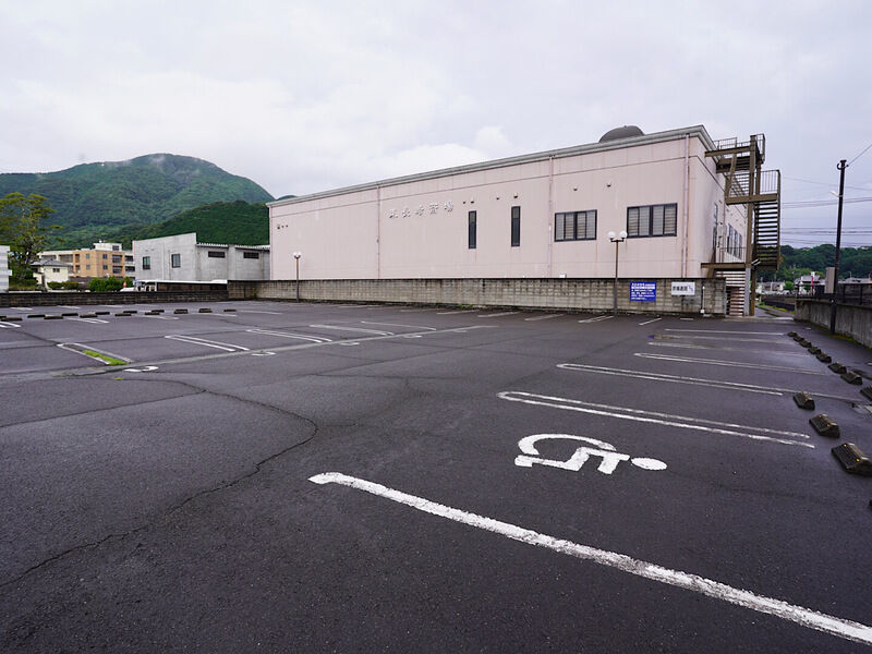 やがみ斎場 駐車場3
