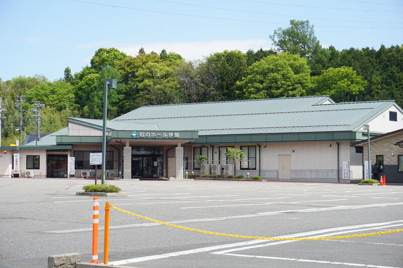 虹のホール伊那 外観２