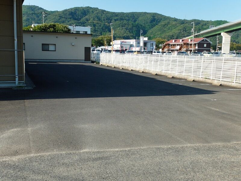 虹のホールやすらぎ 駐車場2