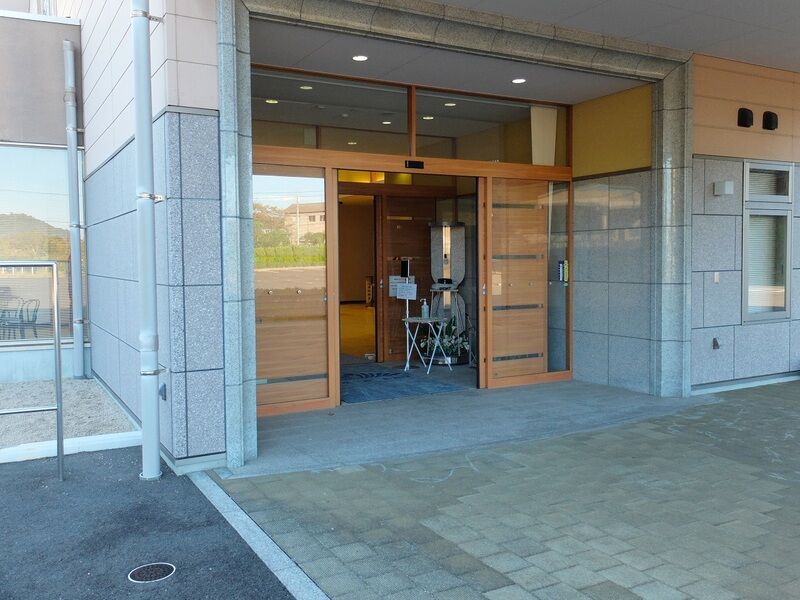 虹のホール「おおば」 入口