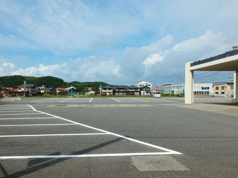 浜田西会館 駐車場1