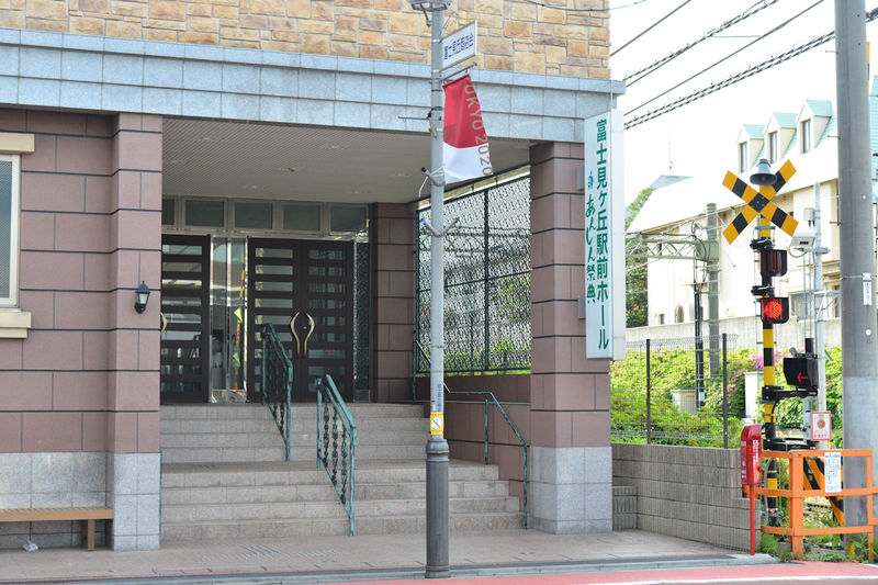 富士見ヶ丘駅前ホール 入口1