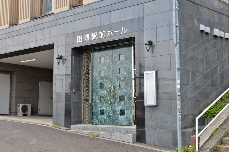 田端駅前ホール 入り口2