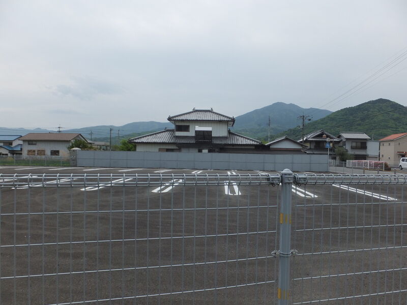 天生西会館 駐車場１