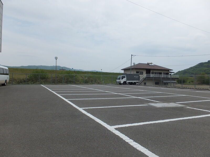ミマシティホールさわ屋 駐車場１