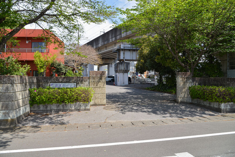 セレモニーホール花壇 入り口