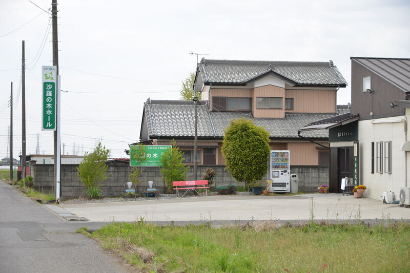 沙羅の木ホール 駐車場