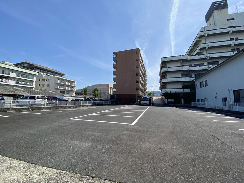 天礼会館 駐車場