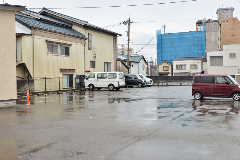 ソートフル芦原 駐車場