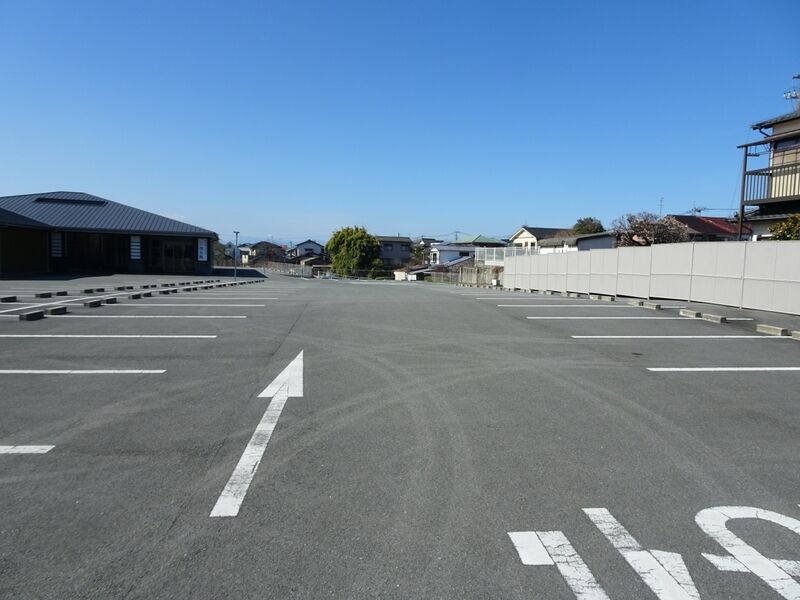 かずやコスメディア三池会館 駐車場１