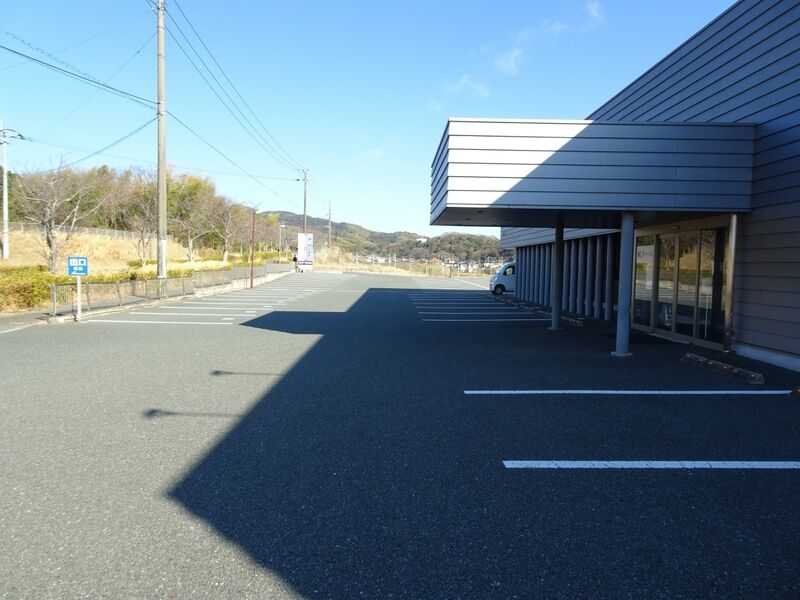 かずやコスメディア勝立斎場 駐車場２