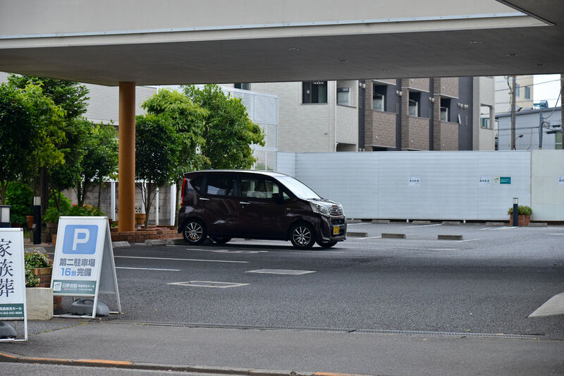 サン・ライフ 日野会館 高倉総合ホール 駐車場1