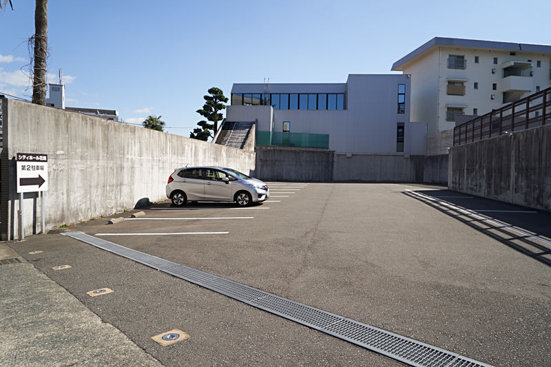 シティホール花畑 駐車場1