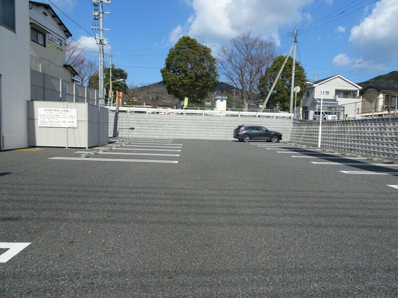 若松典礼会館 駐車場１