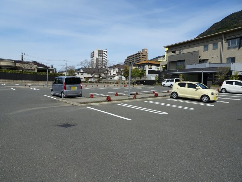 霧ヶ丘紫雲閣 駐車場２
