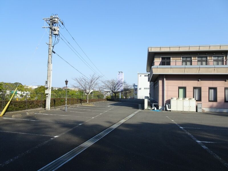 サールナート八幡 駐車場４