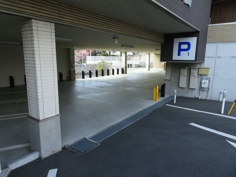 八幡紫雲閣 駐車場１