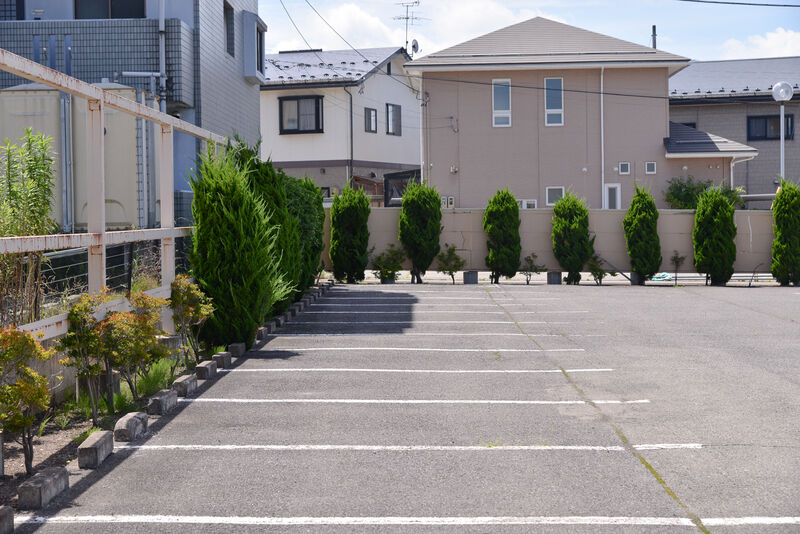 ファミリア滝沢 駐車場