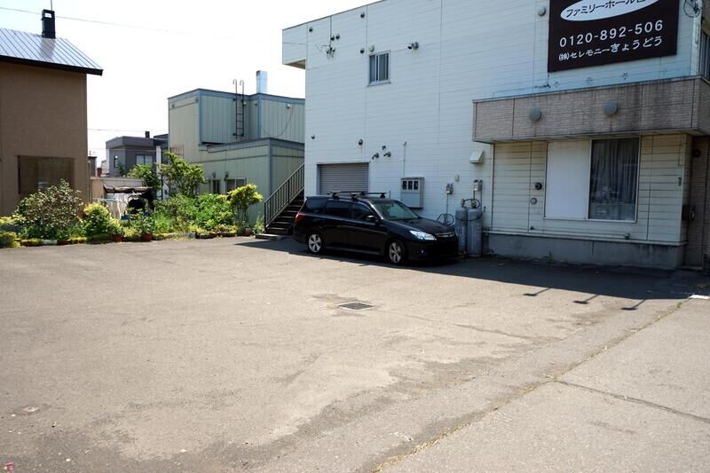 ファミリーホール白石 駐車場