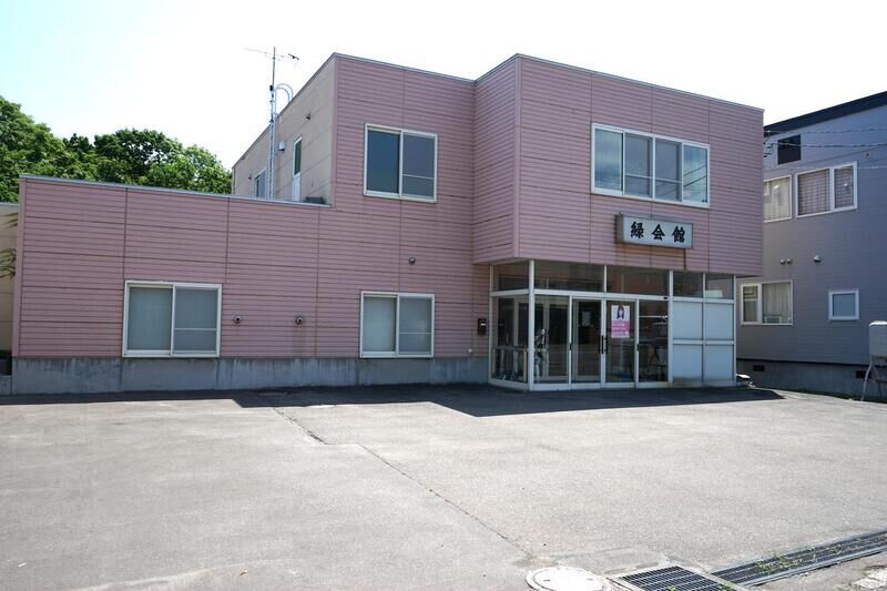 緑会館 駐車場１