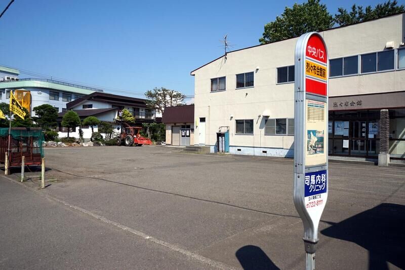 烈々布会館 駐車場