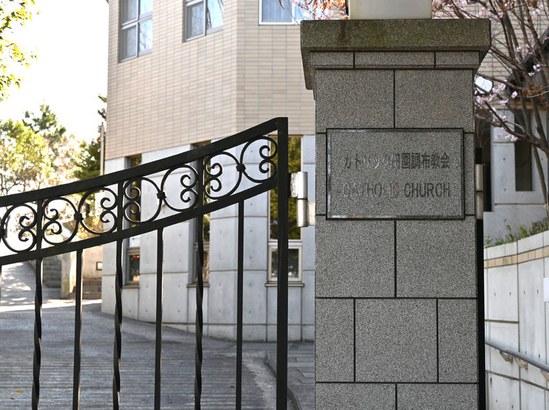 カトリック田園調布教会クララ聖堂 門