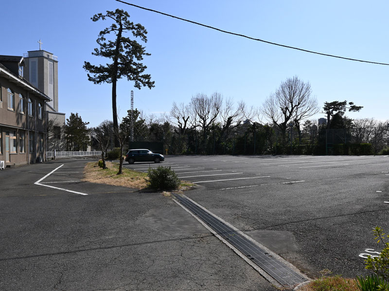 カトリック田園調布教会クララ聖堂 駐車場