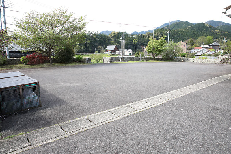 大里多目的集会施設 駐車場