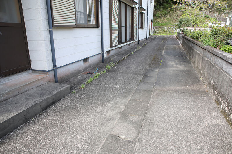 神内構造改造センター 駐車場