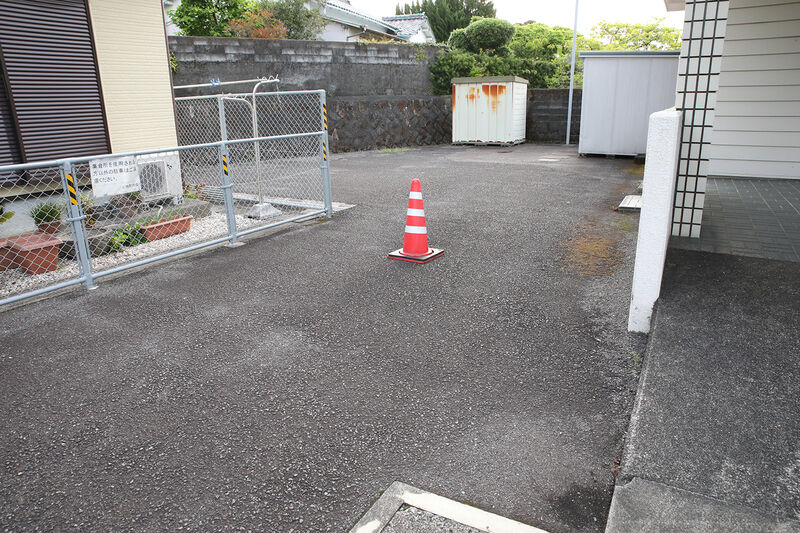 上地多目的集会施設 駐車場