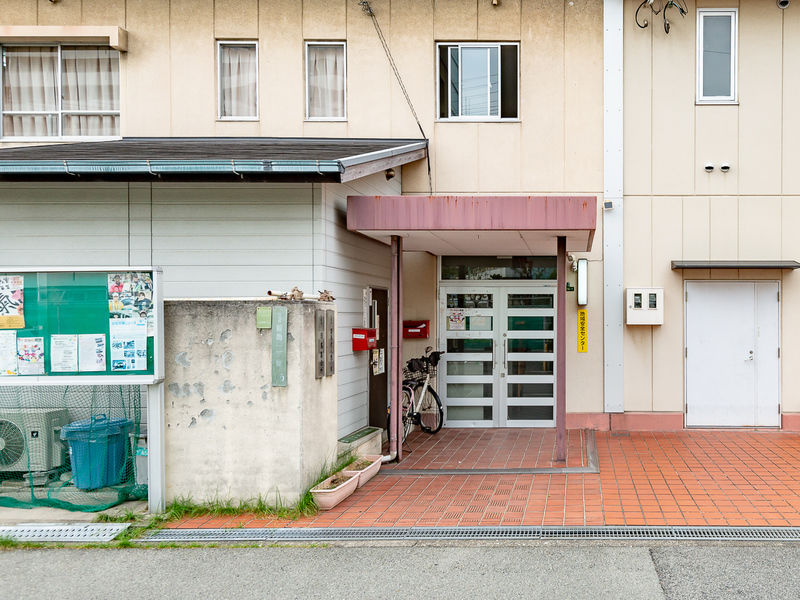 酉島憩の家 入口