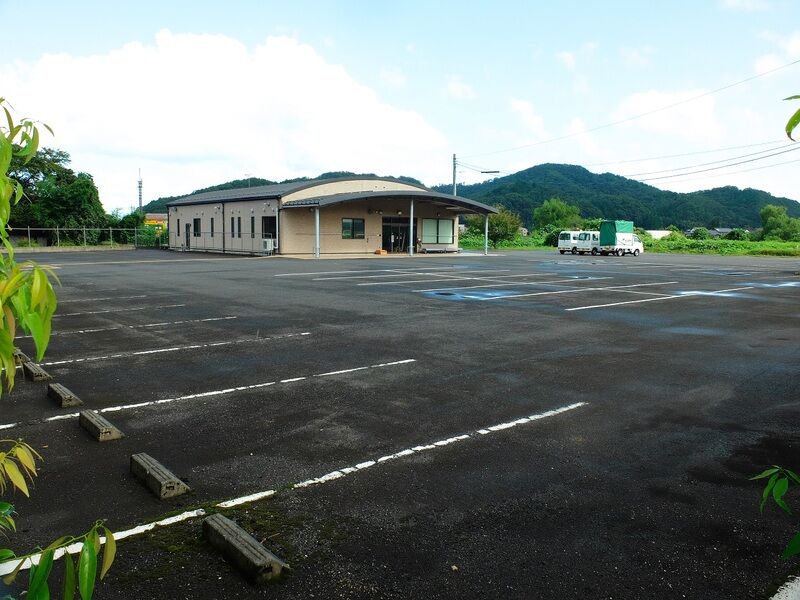 バンダイ　やず会館 駐車場