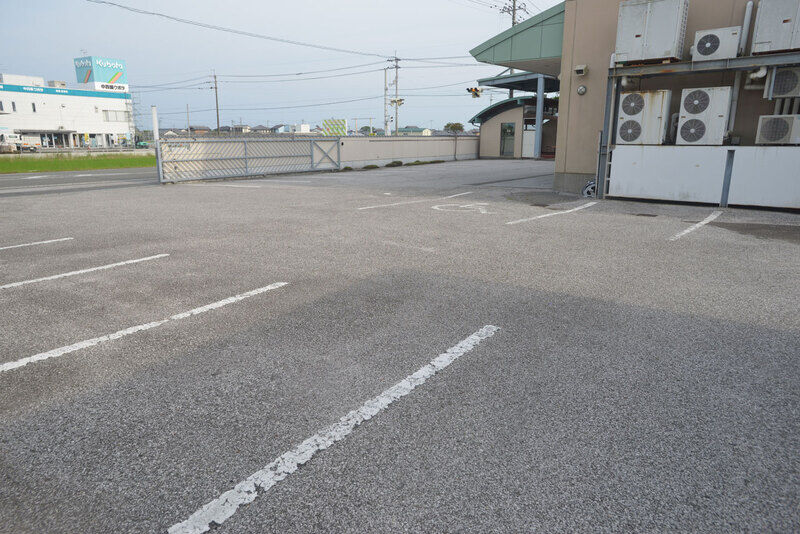 南国斉場ベナレス 駐車場1