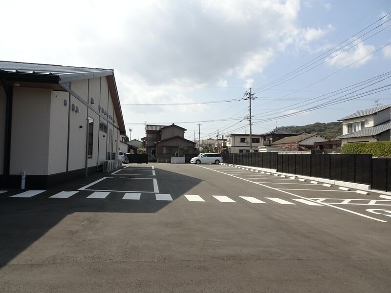 サールナート水巻 駐車場２