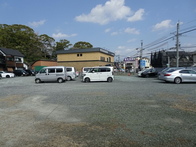 頃末斎場本館 駐車場１