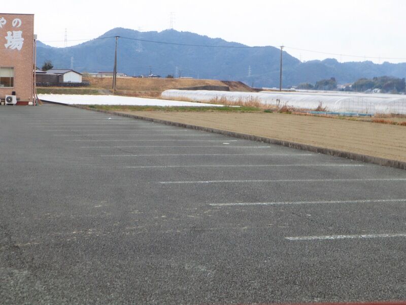 かやの斎場 駐車場1